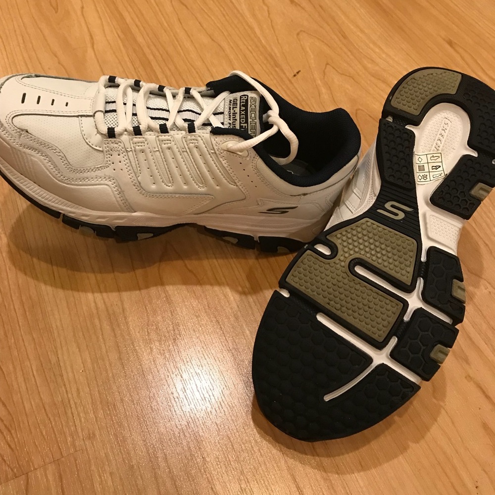 Men’s sketchers barely used sneakers